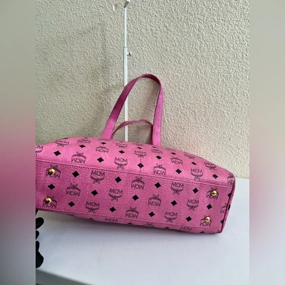 MCM Vibrant Pink Logo large Tote - Picture 8 of 15